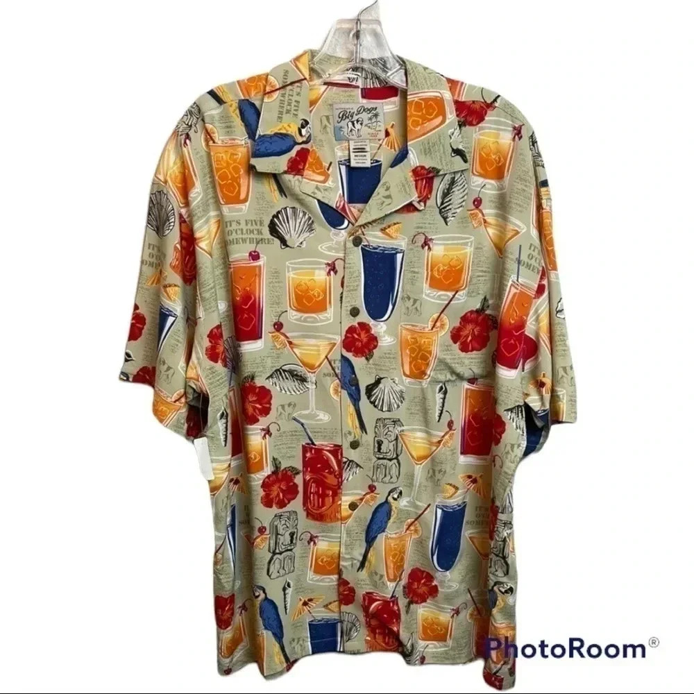 VINTAGE Hawaiian Button Up Shirt. Made in Hawaii. 
Size: Medium‎